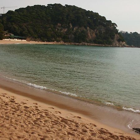 Apartamentos Famara Lloret de Mar Bagian luar foto