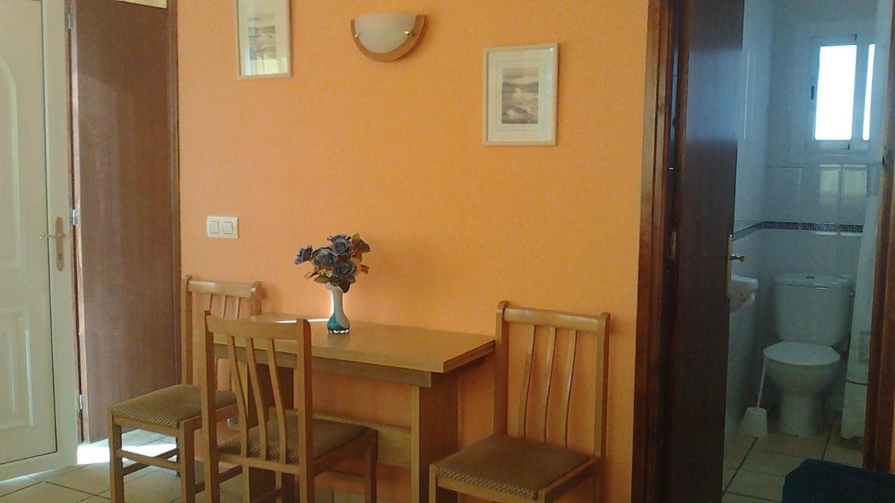 Apartamentos Famara Lloret de Mar Bagian luar foto