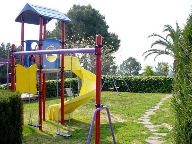 Apartamentos Famara Lloret de Mar Bagian luar foto