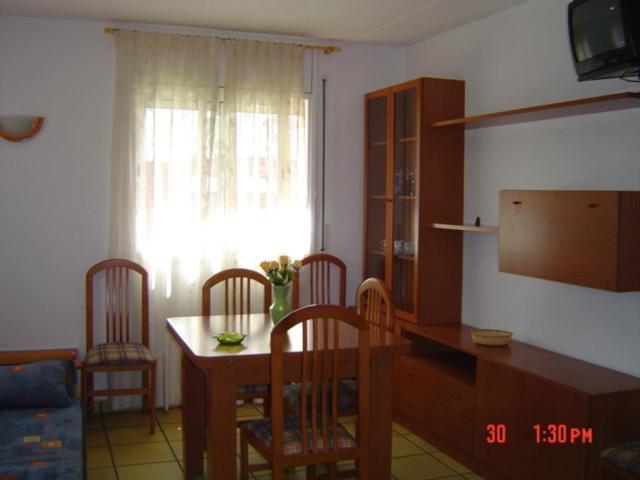 Apartamentos Famara Lloret de Mar Ruang foto