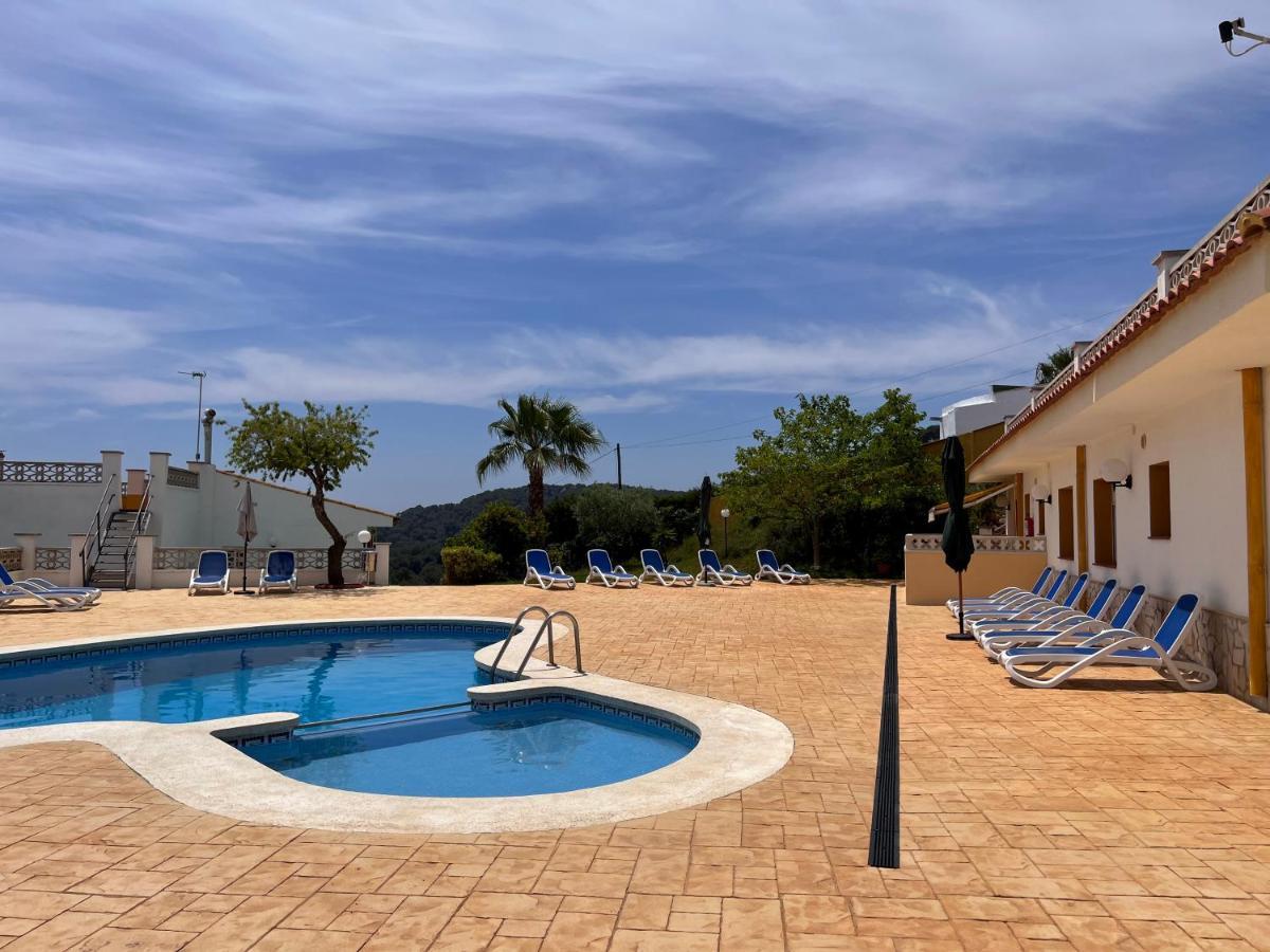Apartamentos Famara Lloret de Mar Bagian luar foto