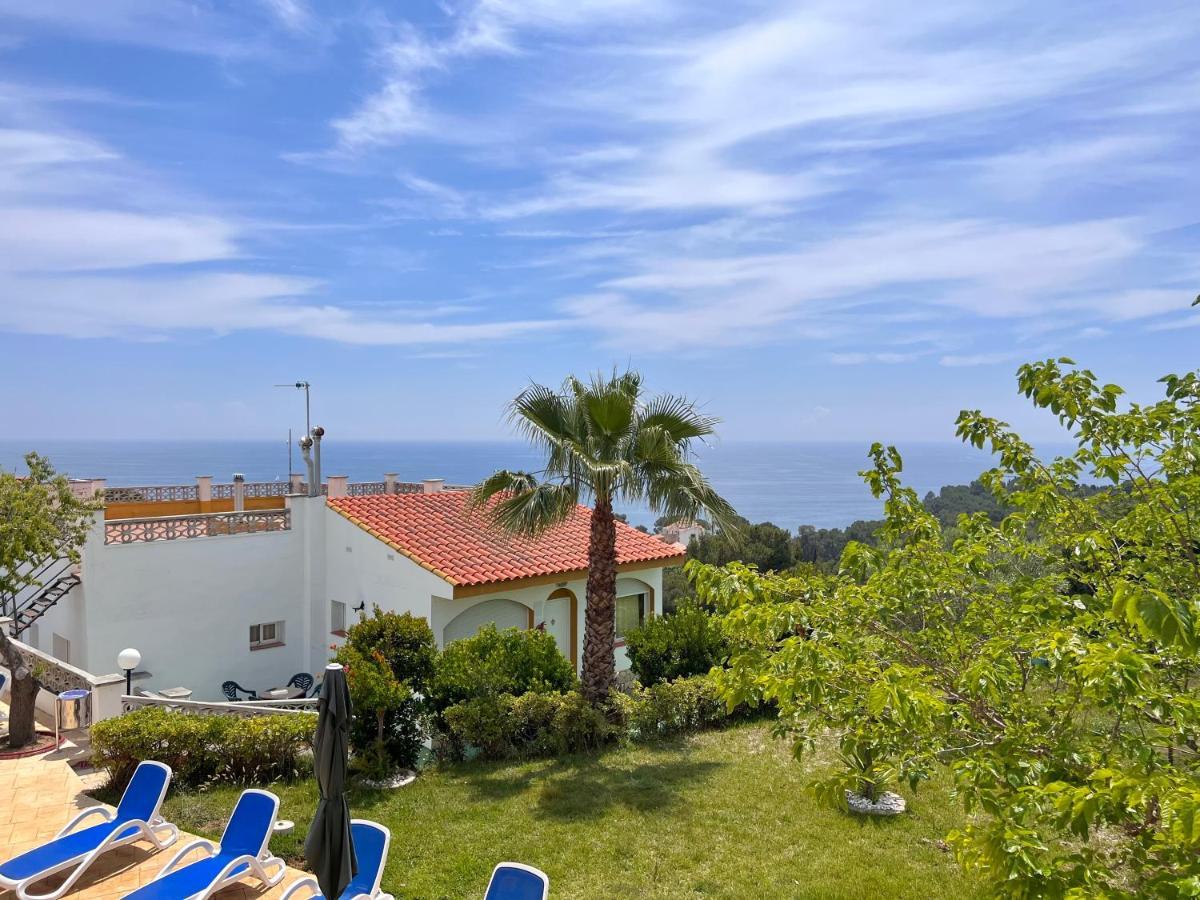 Apartamentos Famara Lloret de Mar Bagian luar foto