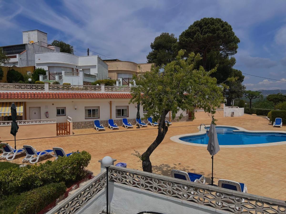 Apartamentos Famara Lloret de Mar Bagian luar foto