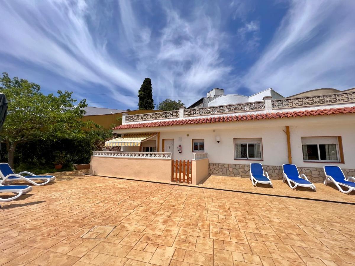 Apartamentos Famara Lloret de Mar Bagian luar foto
