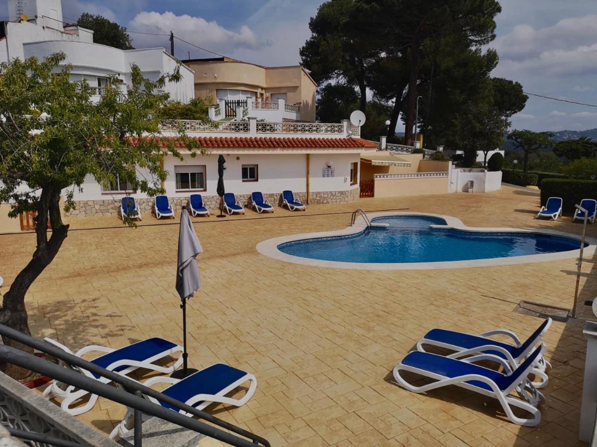 Apartamentos Famara Lloret de Mar Bagian luar foto