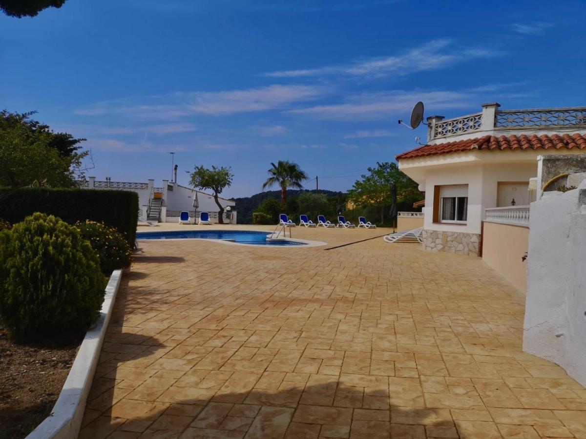 Apartamentos Famara Lloret de Mar Bagian luar foto
