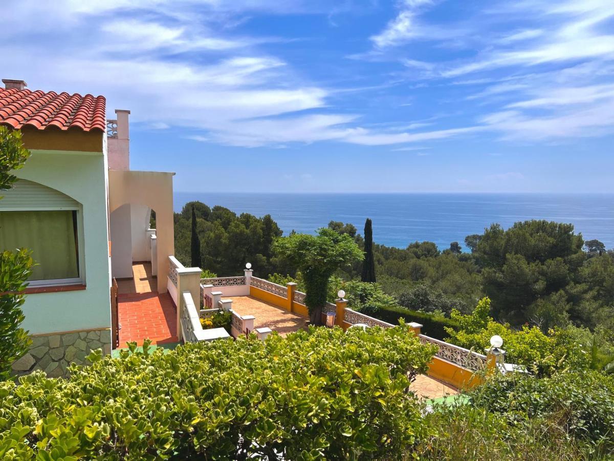 Apartamentos Famara Lloret de Mar Bagian luar foto