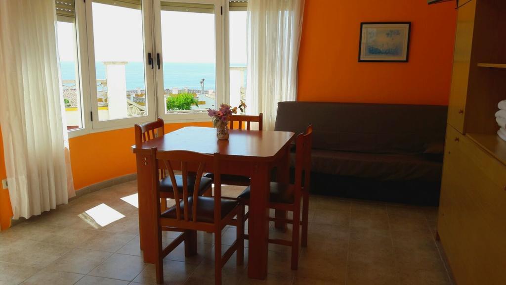 Apartamentos Famara Lloret de Mar Bagian luar foto