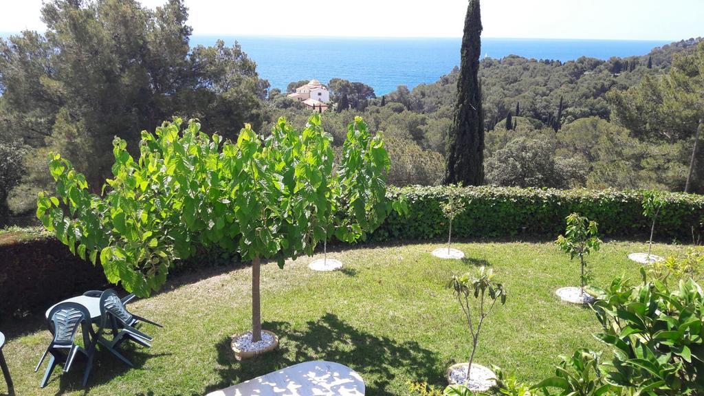 Apartamentos Famara Lloret de Mar Bagian luar foto