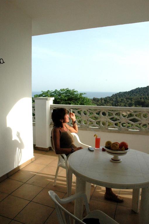 Apartamentos Famara Lloret de Mar Ruang foto