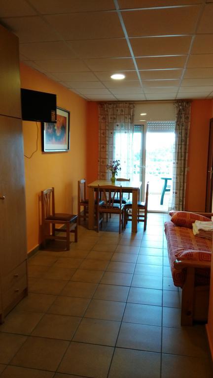 Apartamentos Famara Lloret de Mar Bagian luar foto