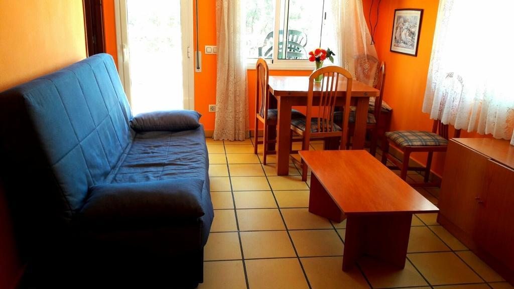 Apartamentos Famara Lloret de Mar Bagian luar foto