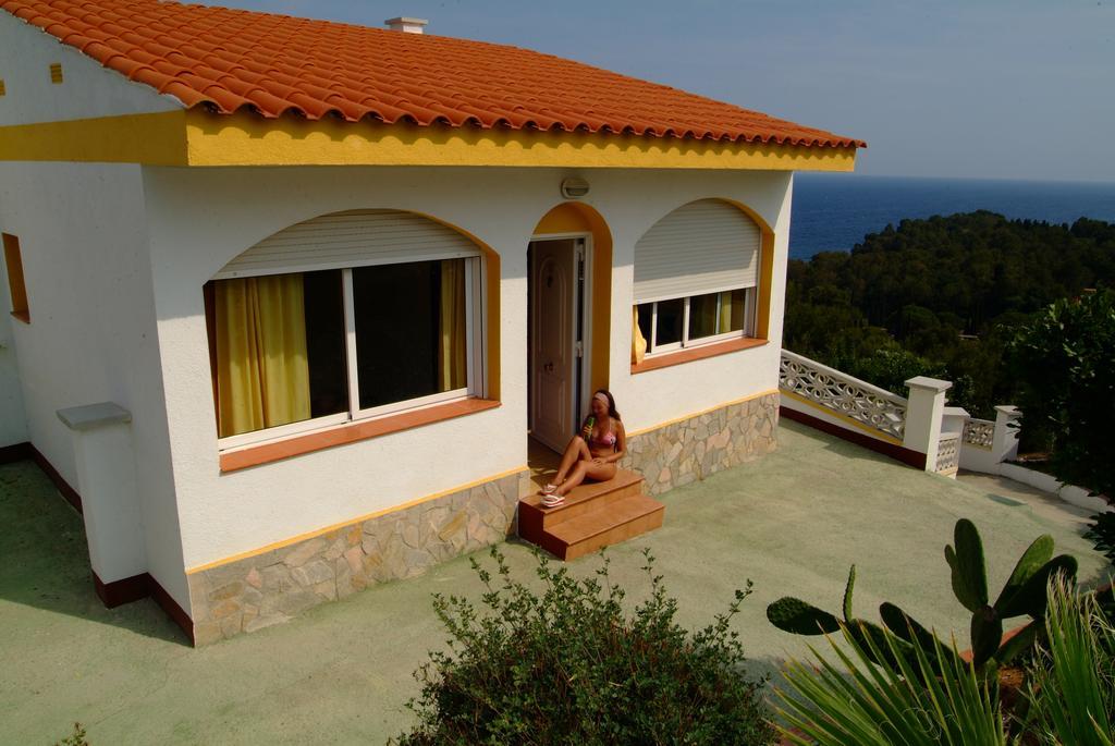 Apartamentos Famara Lloret de Mar Bagian luar foto