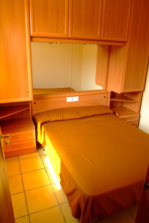 Apartamentos Famara Lloret de Mar Bagian luar foto
