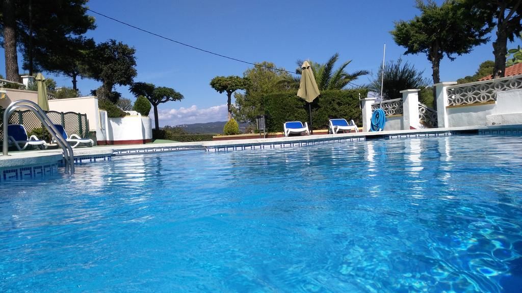 Apartamentos Famara Lloret de Mar Bagian luar foto