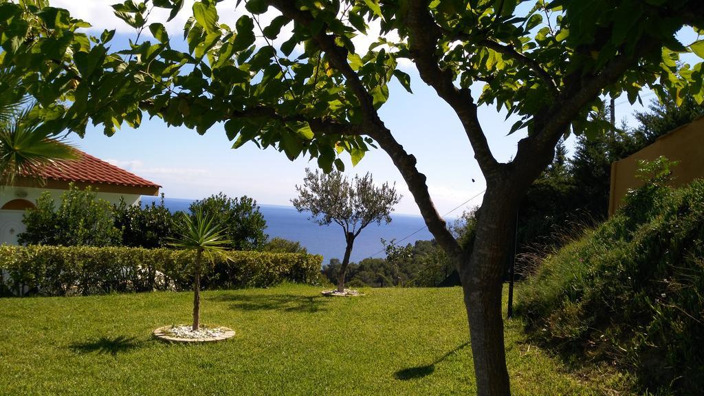 Apartamentos Famara Lloret de Mar Bagian luar foto