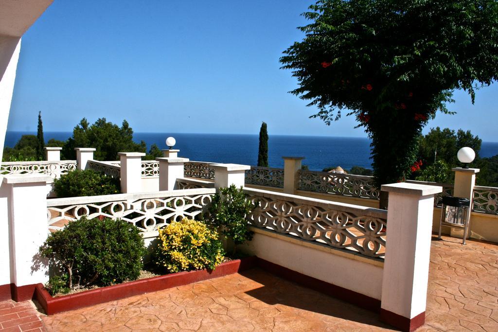Apartamentos Famara Lloret de Mar Bagian luar foto