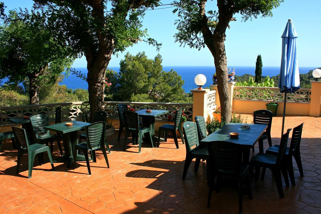 Apartamentos Famara Lloret de Mar Bagian luar foto