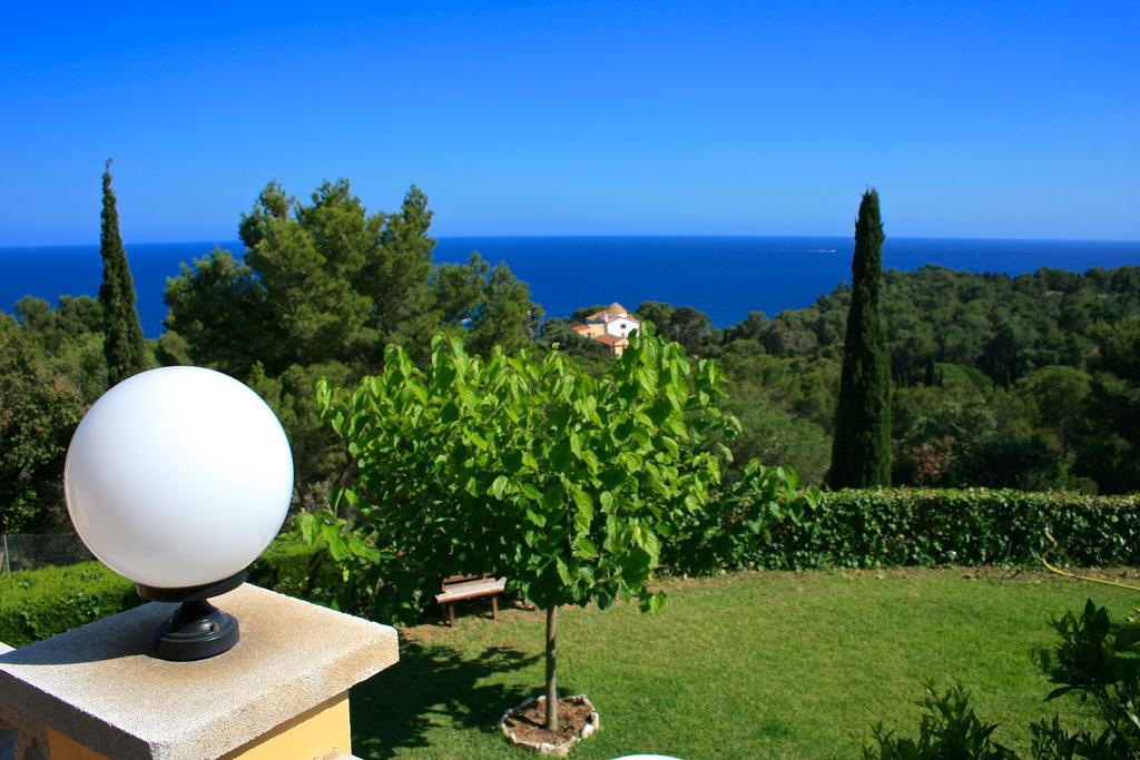 Apartamentos Famara Lloret de Mar Bagian luar foto