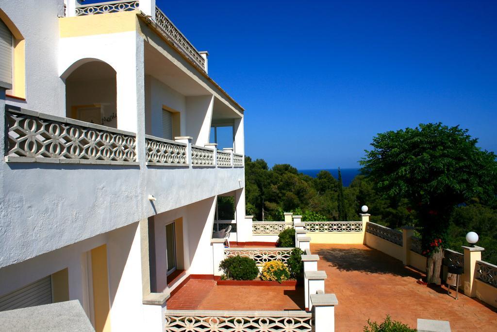 Apartamentos Famara Lloret de Mar Bagian luar foto