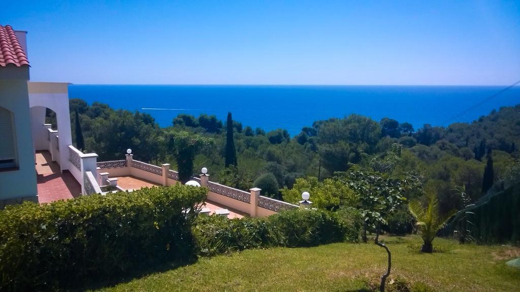 Apartamentos Famara Lloret de Mar Bagian luar foto