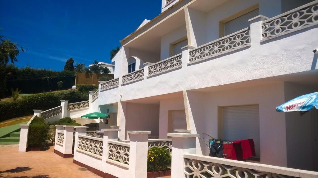 Apartamentos Famara Lloret de Mar Bagian luar foto