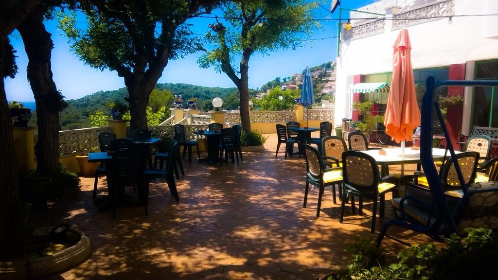 Apartamentos Famara Lloret de Mar Bagian luar foto
